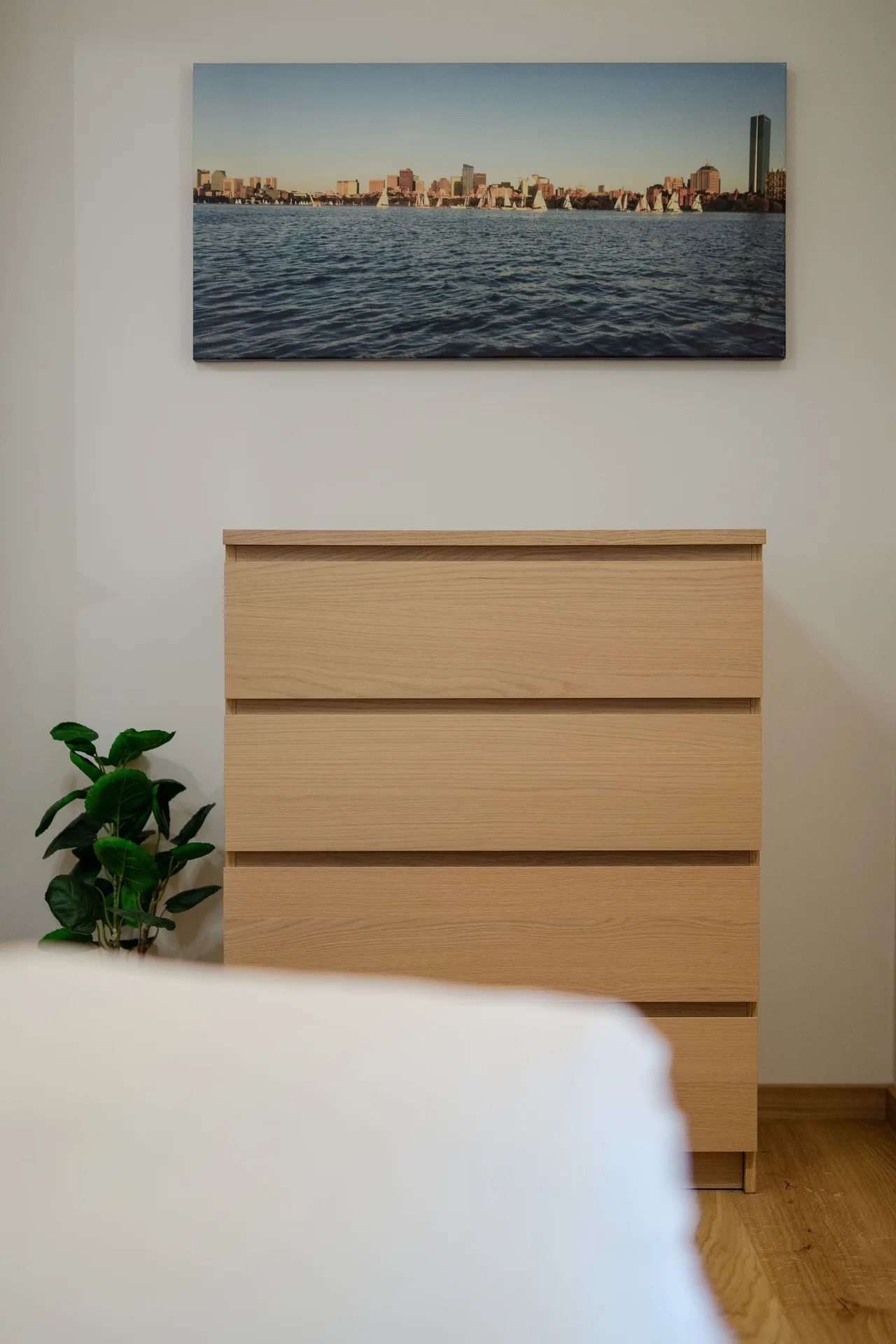 33 Meadow-side Bedroom im 1. Stock mit 1.60 m breitem Doppelbett..jpg