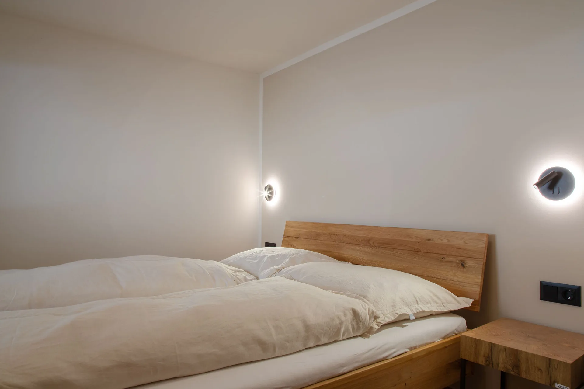 Forest-side Bedroom im 1. Stock mit 1.60 m breitem Doppelbett.