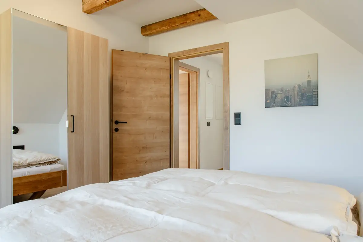 Schlafzimmer 5