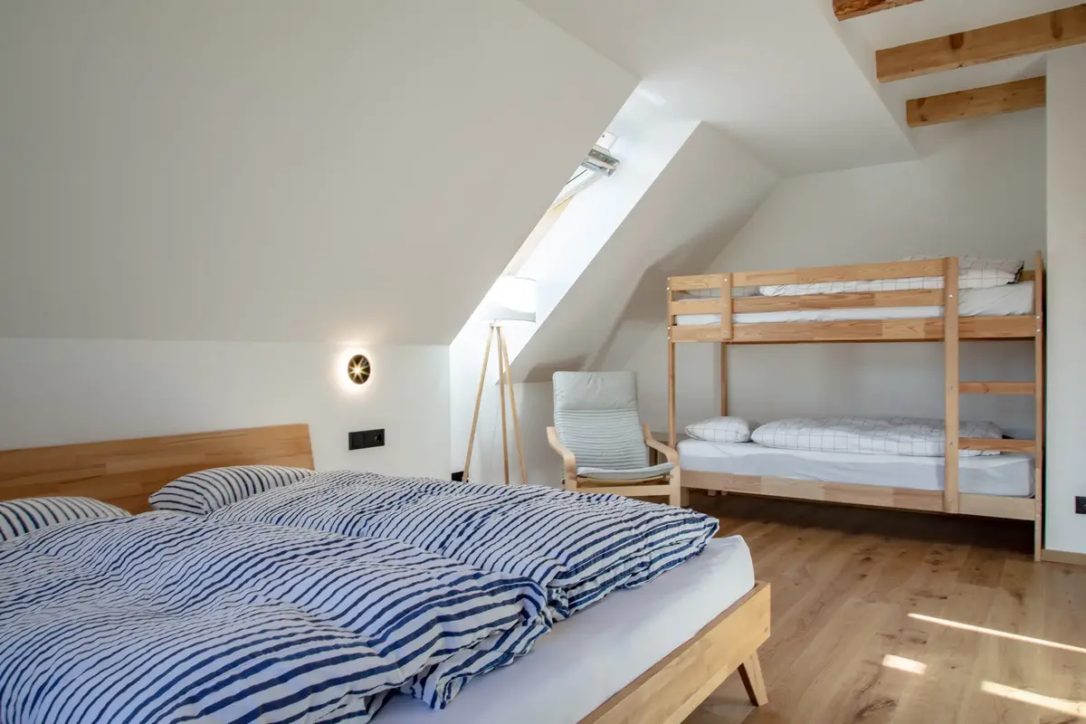 Schlafzimmer 6
