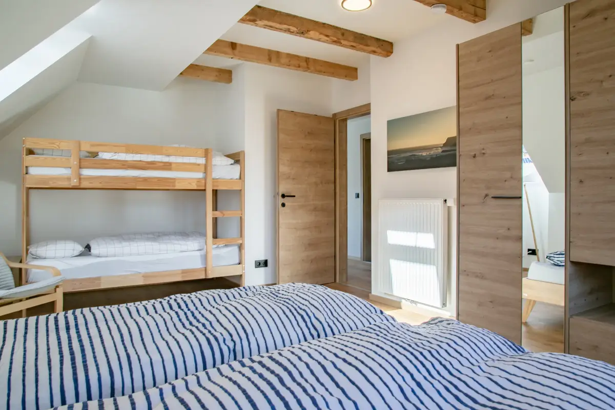 Schlafzimmer 6